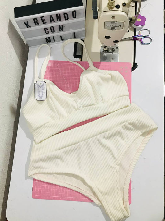 ci Set COMFY 1: PANTY CON PRETINA+ BRALETTE
